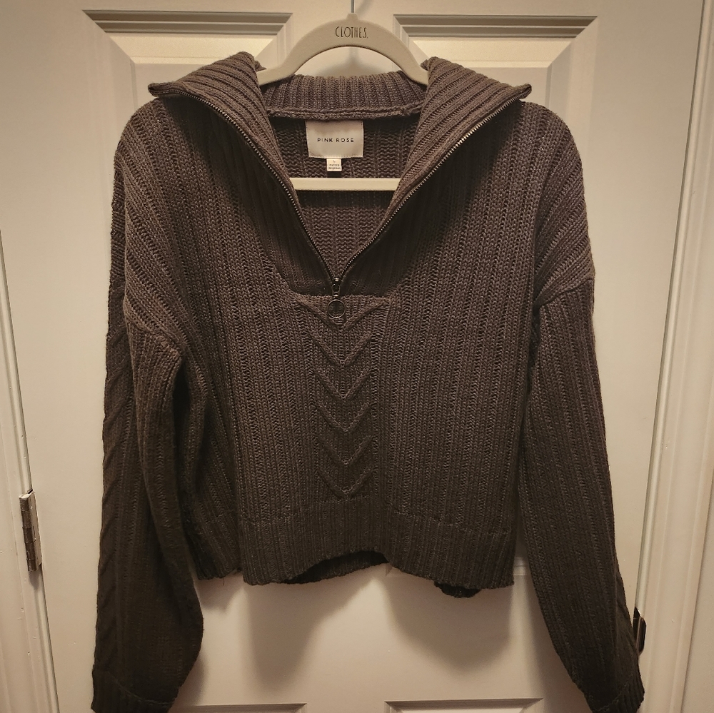 pink Rose dark green cropped sweater